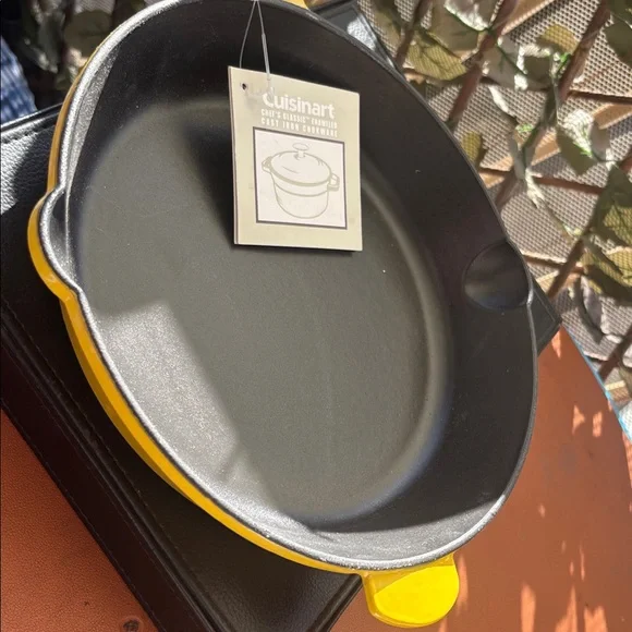 Cuisinart Chef’s Classic Enameled Cast Iron Cookware 10” Skillet in Lemon Yellow - Picture 3 of 7